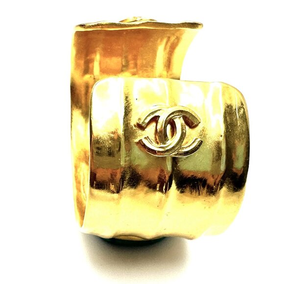 CHANEL! Vintage French Chanel Cuff with Turquoise Resin Swirl Cabochon — NWT - Picture 2 of 13